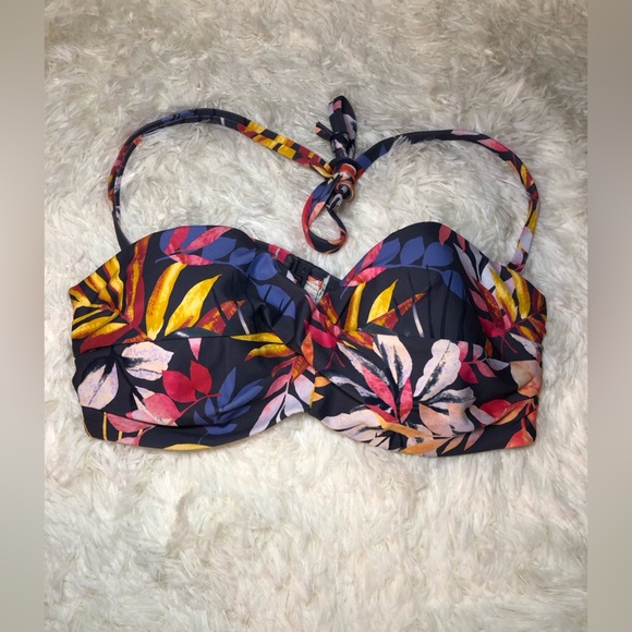 VENUS  Red Blue Pink Bikini Top with Halter Neck - Picture 1 of 13